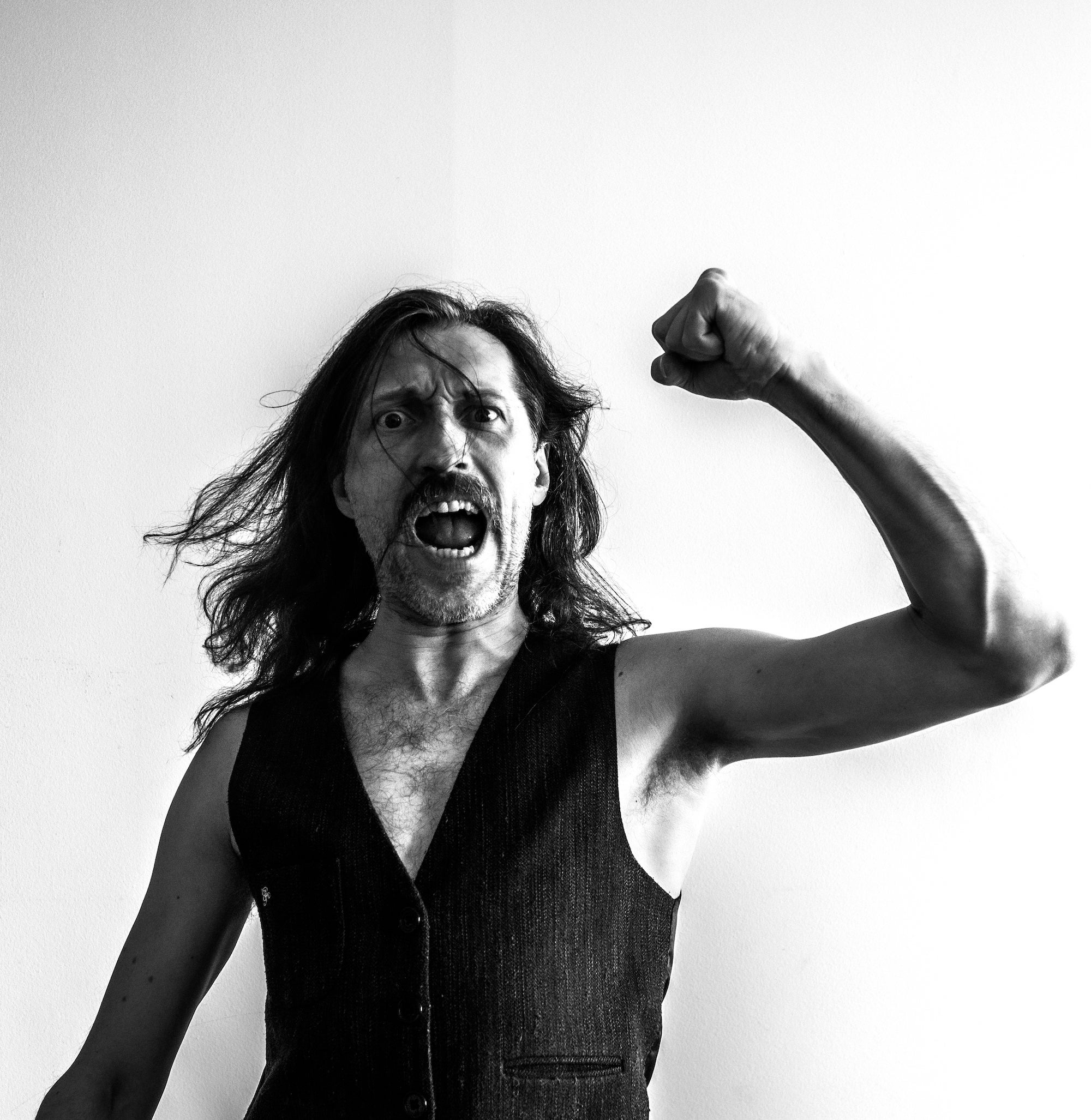 Eugene Hütz trata de despertar la «durmiente solidaridad ucraniana» con sus canciones.