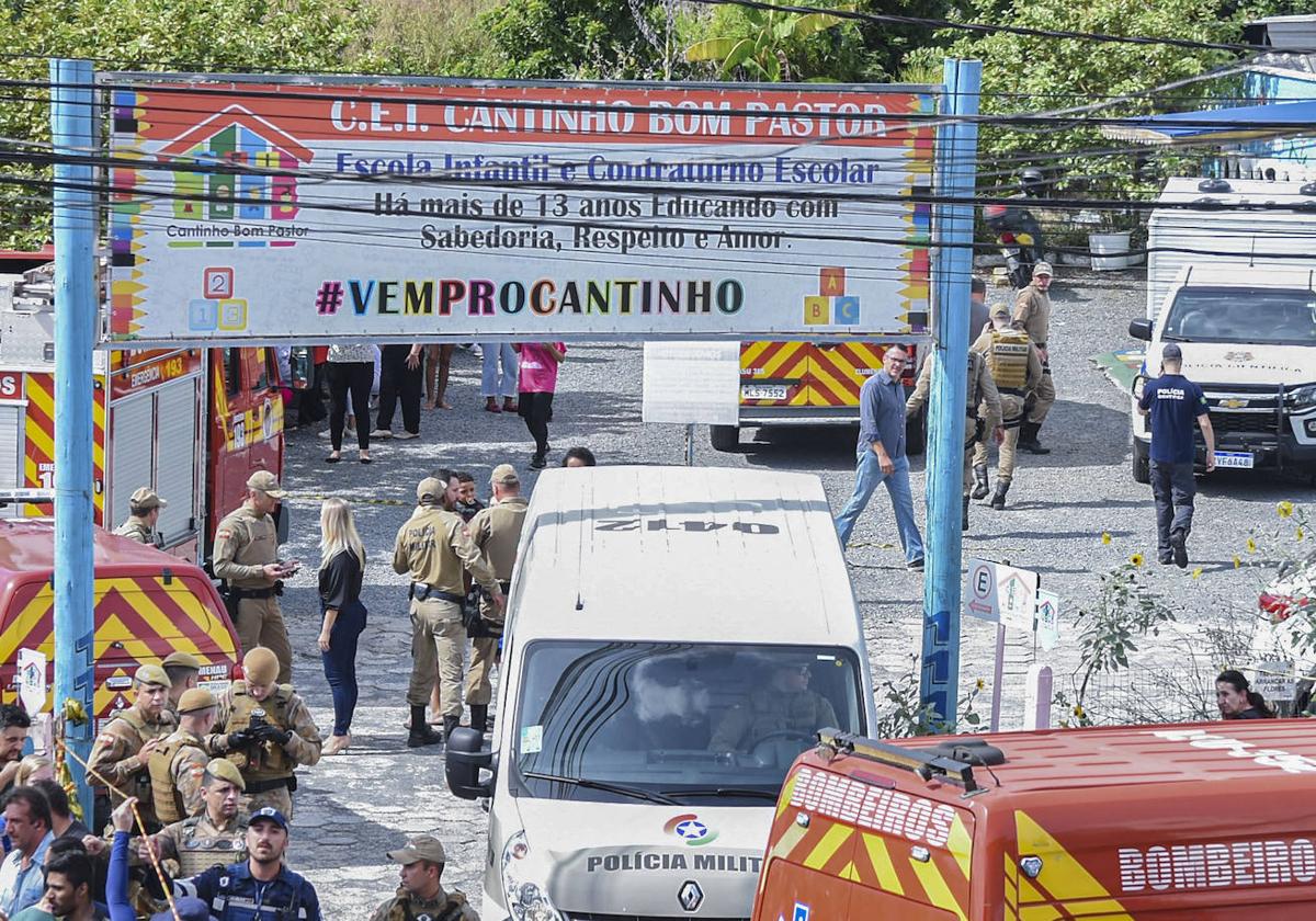 Los menores heridos han sido trasladados a hospitales de la ciudad.