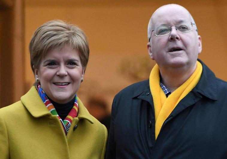 El marido de Sturgeon en libertad sin cargos tras ser detenido por la Policía de Escocia