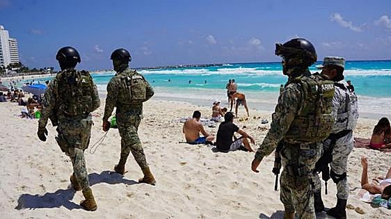 México blinda el turismo con 8.000 militares