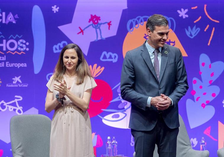 Ione Belarra y Pedró Sánchez, durante un acto sobre derechos de la infancia el pasado julio.