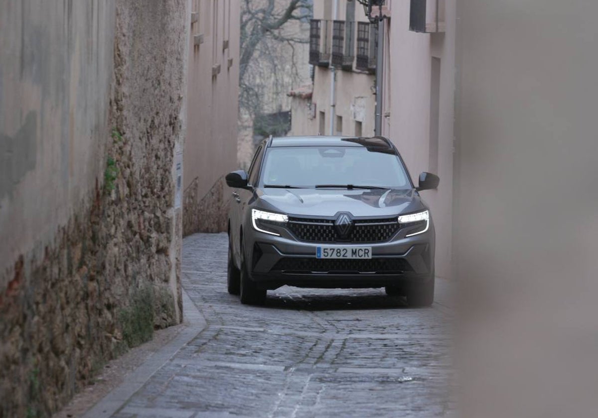 El coche ha rodado por todo tipo de carreteras, calles y callejuelas