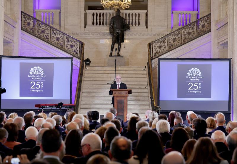 El portavoz de la Asamblea, Alex Maskey, presidió el viernes en Belfast un acto conmemorativo de los Acuerdos de Paz