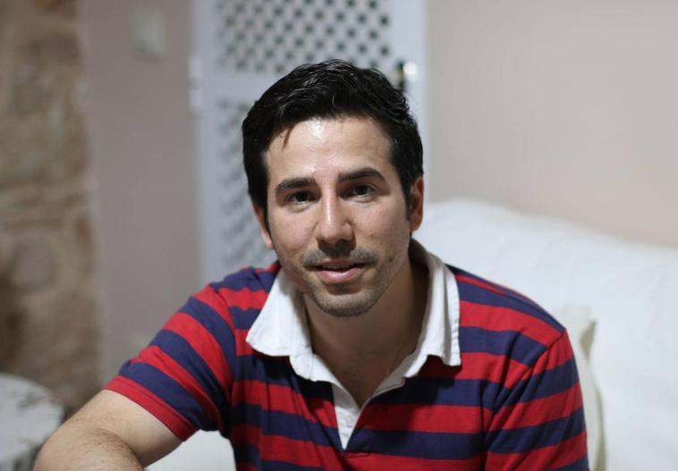Lorenzo R. Garrido: «La poesía es un alivio contra la indefensión de la vida»