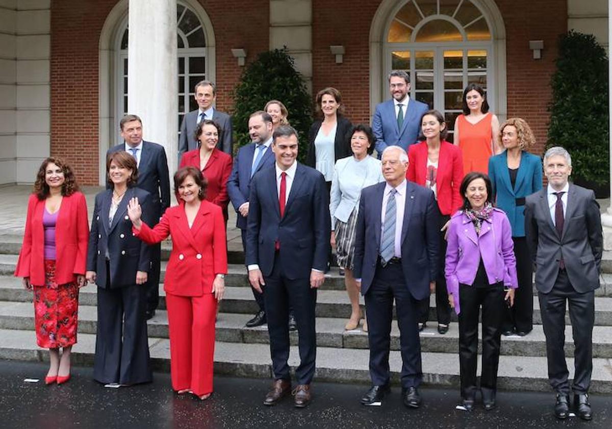 Sánchez con su primer Gobierno en solitario en junio de 2018.