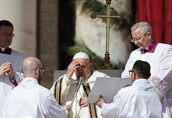 El papa Francisco durante la misa de Pascua de Resurreción en el Vaticano.