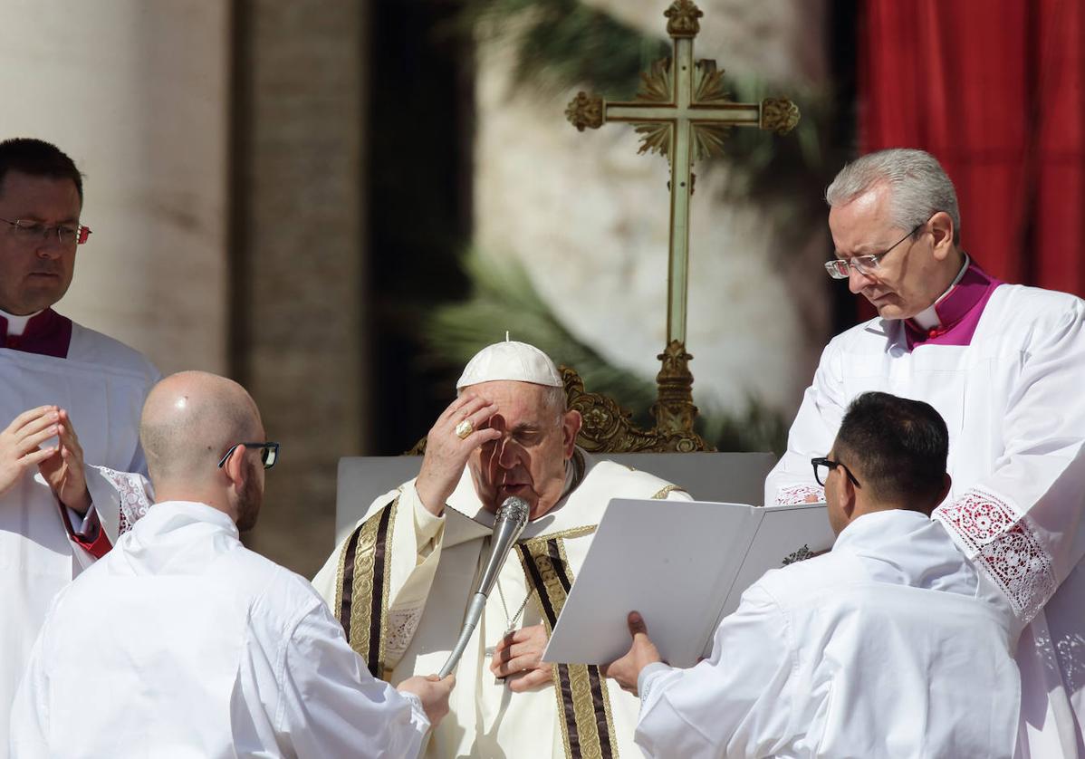 El papa Francisco durante la misa de Pascua de Resurreción en el Vaticano.