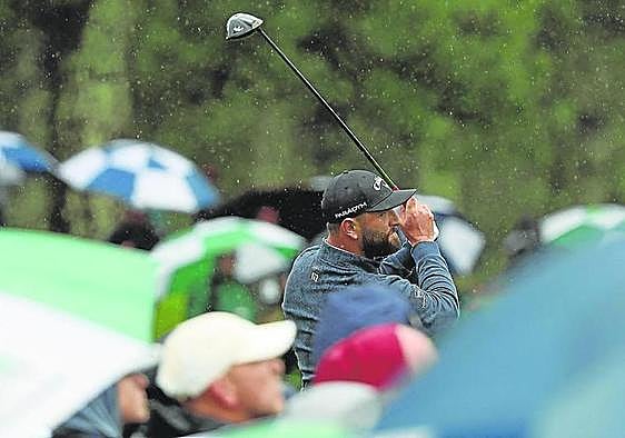 La lluvia obliga a suspender la jornada en Augusta con Rahm en la batalla por la victoria