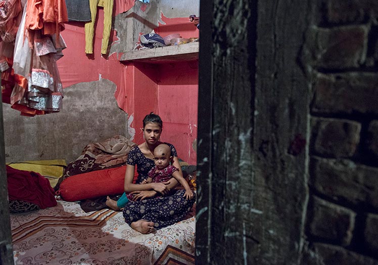 Cuando conocimos a Shikha en 2016, tenía apenas 20 años y una hija que vivía con ella en el burdel.