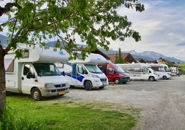 Acampar en una zona no habilitada conlleva una multa