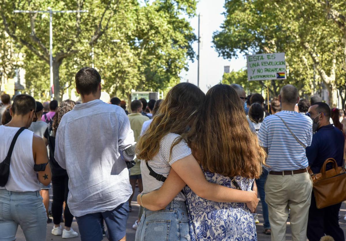 Una concentración en Barcelona contra una agresión LGTB