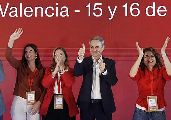 El expresidente Zapatero junto a la vicesecretaria general del PSOE en la apertura de la Conferencia Muncipal que el PSOE celebra en Valencia