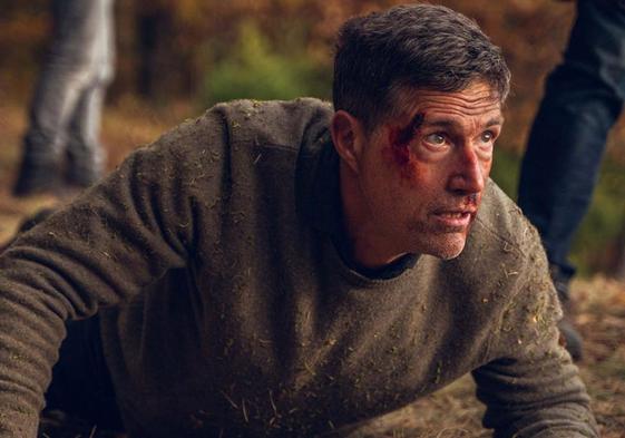 Matthew Fox da vida a Andy Yeats en 'Last Light'.