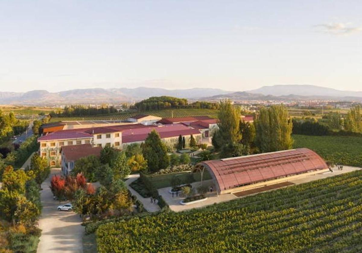 Vista panorámica de Bodegas Faustino, con el diseño de Foster.