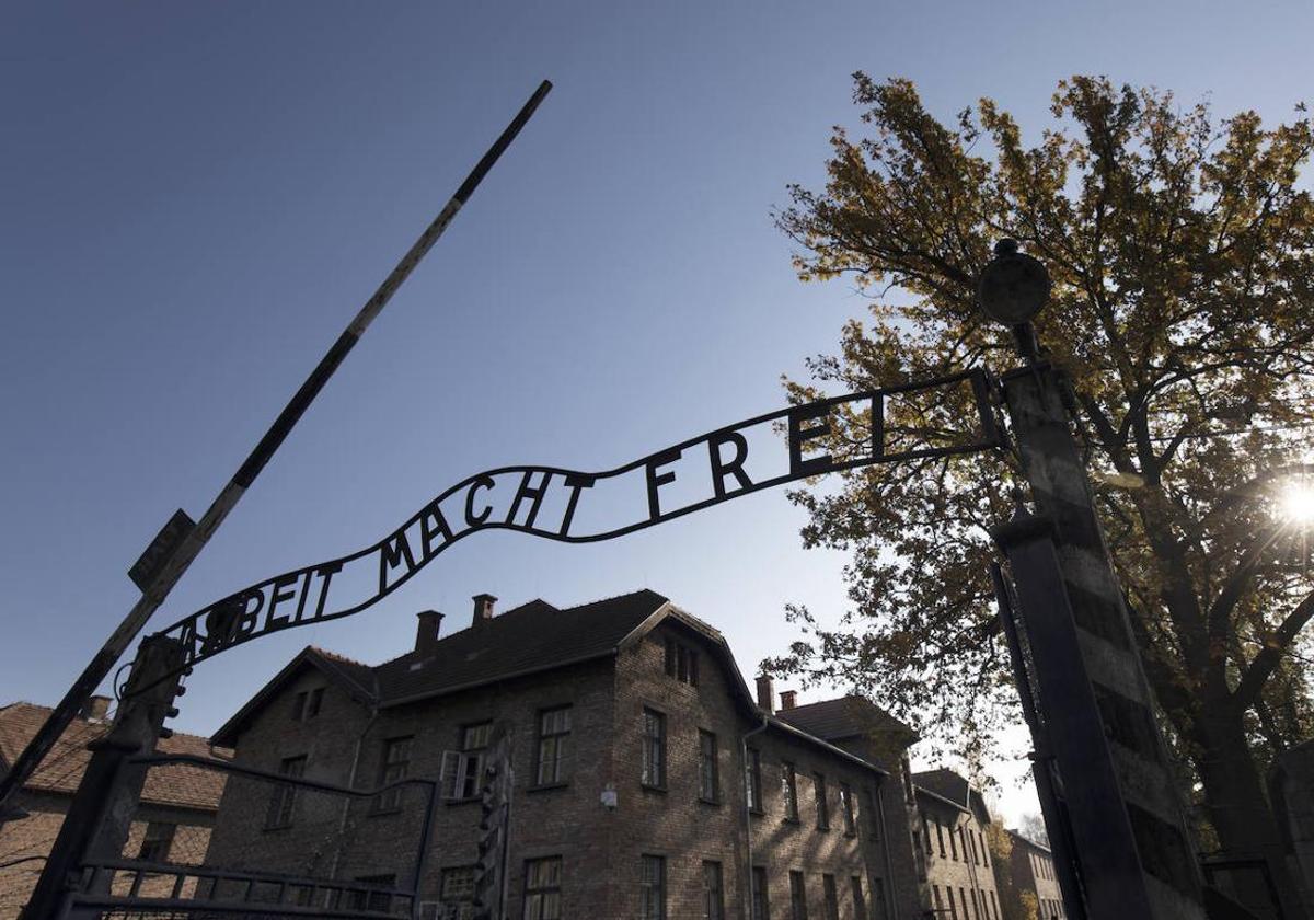 Entrada al campo de exterminio Auschwitz.