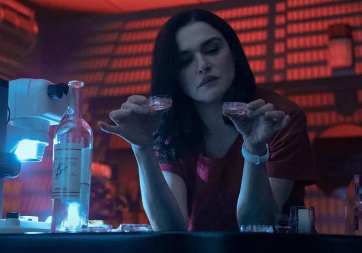 Fotograma de la serie 'Dead ringers' con Rachel Weisz