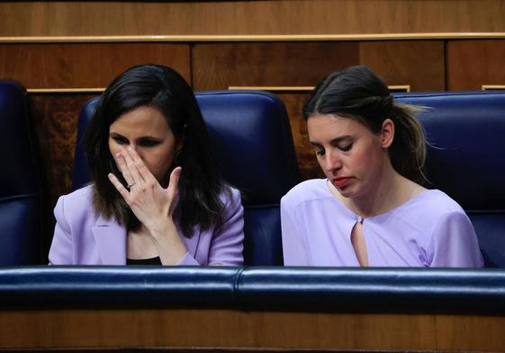 Ione Belarra e Irene Montero, durante la votación de la reforma de la ley del 'solo sí es sí'.