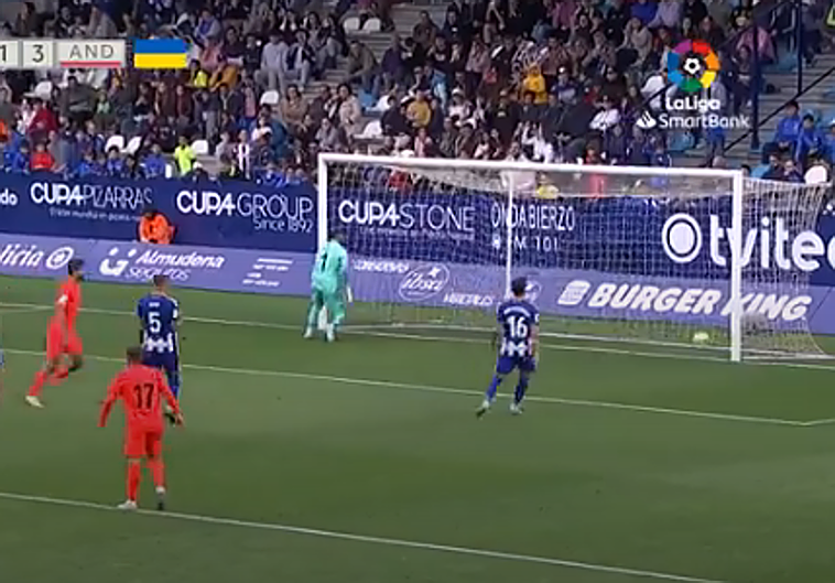 El Andorra golea en El Toralín y hunde a la Ponferradina