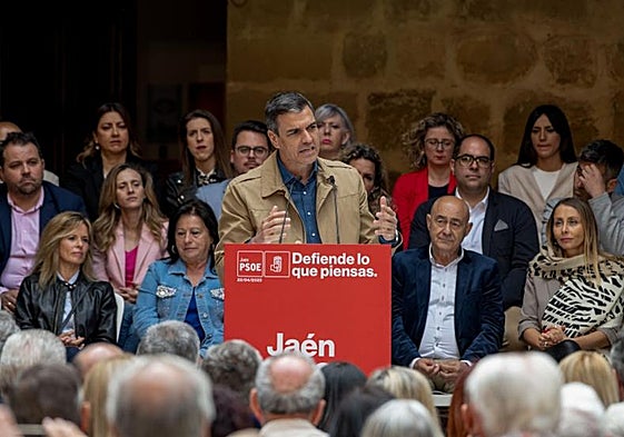 Pedro Sánchez durante su intervención este sábado en Úbeda (Jaén).