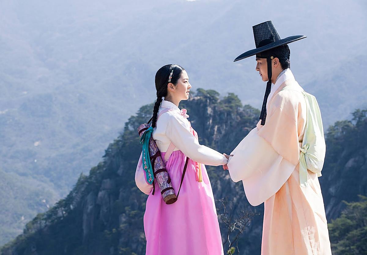 Los dos protagonistas de 'Saimdang: diario de luz', serie que estrena Nova el próximo lunes.