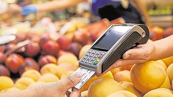 La industria alimentaria pisa el freno por los mayores costes y la moderación del consumo