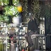Desmantelan la decoración del restaurante de Bilbao de la misma cadena del incendiado en Madrid