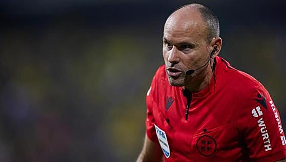Mateu Lahoz y Del Cerro Grande dejarán de arbitrar la próxima temporada