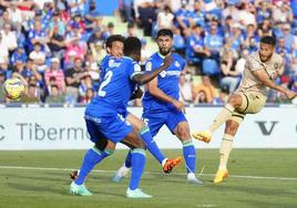 Luis Suárez da oxígeno al Almería y complica al Getafe