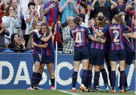 Las jugadoras del Barça celebran el gol de Hansen al Chelsea.