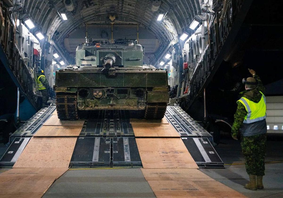 El primer carro de combate canadiense Leopard 2 donado a Ucrania