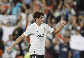 El canterano Javi Guerra permite respirar al Valencia