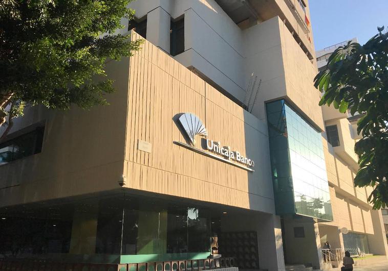 Unicaja se plantea un ERE tras reducir un 43% su beneficio