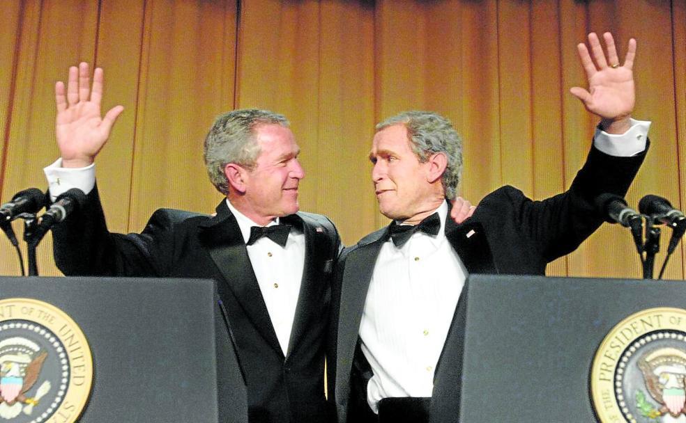 George W. Bush and the amazingly dressed comedian Steve Bridges at dinner in 2006