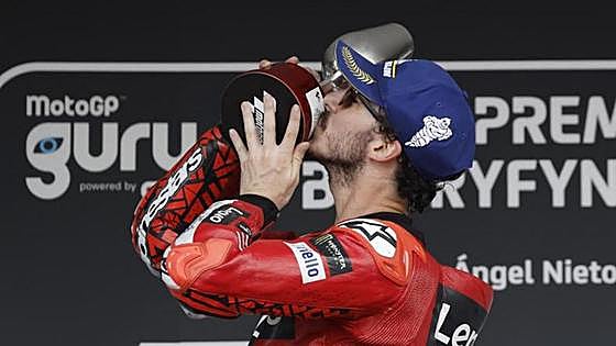 Bagnaia se interpone en la fiesta naranja de Jerez