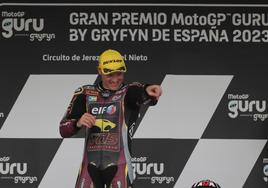 Sam Lowes, en lo más alto del podio en Jerez.