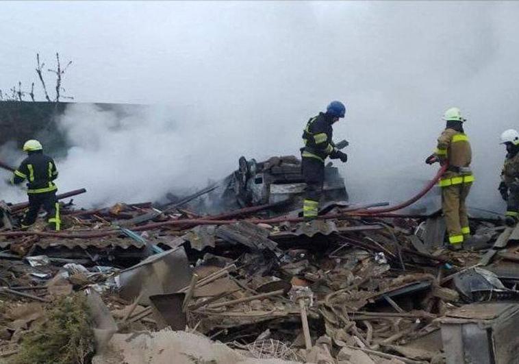 Un edificio residencial de la ciudad ucraniana de Pavlograd atacado este lunes.