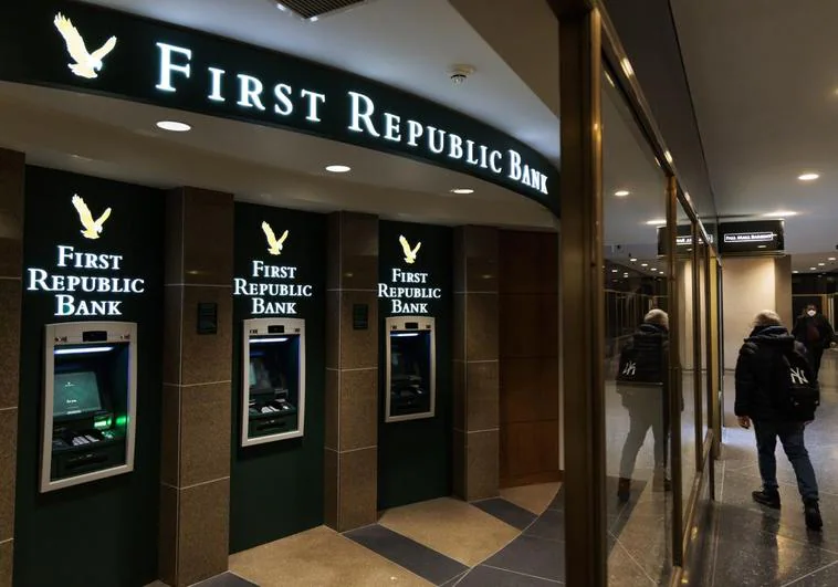 Estados Unidos logra que JP Morgan rescate al First Republic para evitar otro pánico bancario