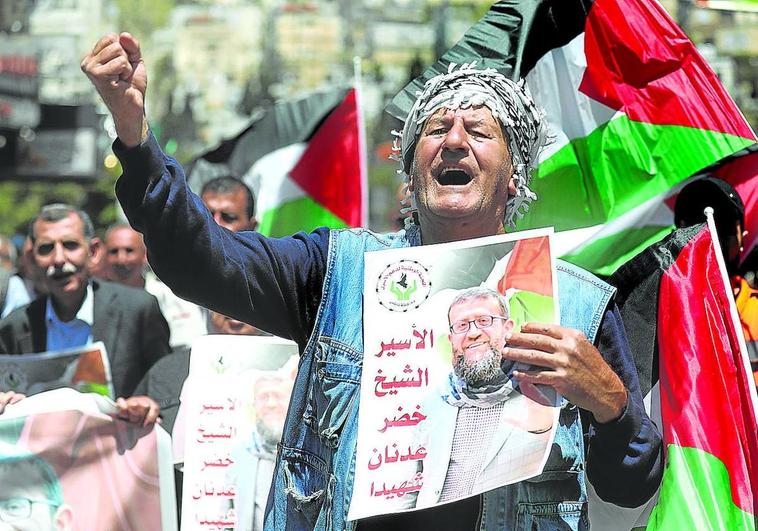 La muerte de un histórico preso palestino en huelga de hambre incrementa la tensión en Gaza