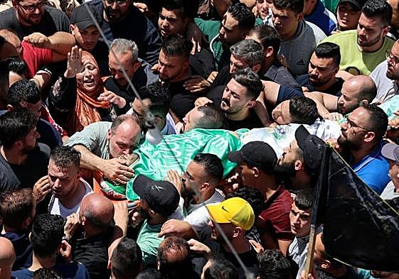 El funeral de uno de los tres palestinos fallecidos este jueves a manos del ejército israelí.