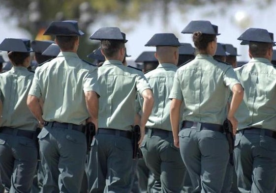 Un grupo de guardias civiles en formación