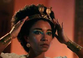 Adele James, caracterizada como Cleopatra en el documental de Netflix.