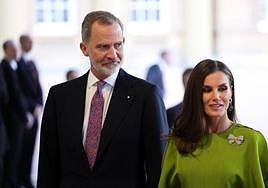 El rey Felipe VI y la reina Letizia asisten a la recepción previa a la coronación de Carlos III en el Palacio de Buckingham