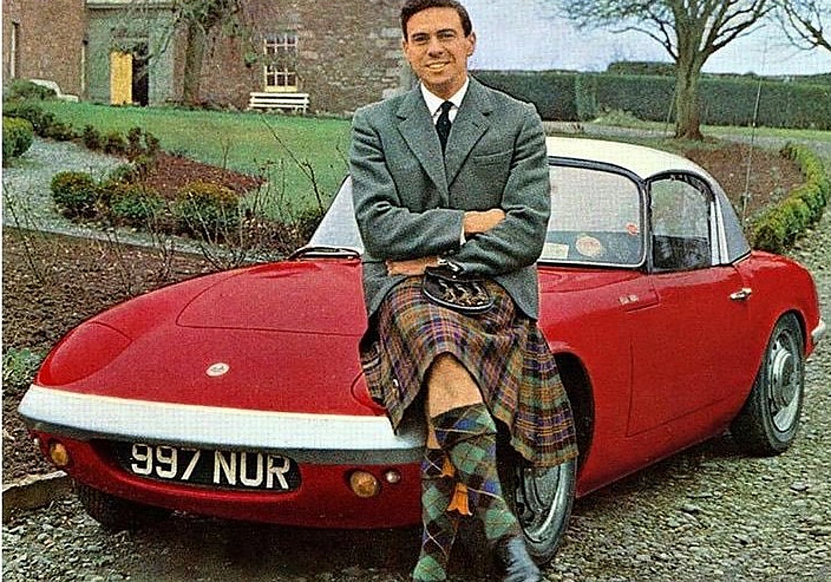 El bicampeón del mundo, Jim Clark con su primer Elan