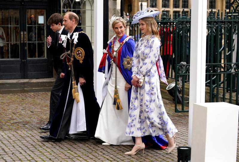 Los duques de Edimburgo, Eduardo y Sophie, con sus hijos, Lady Louise Windsor y Jacobo, conde de Wessex.