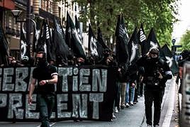 Partidarios de extrema derecha durante la marcha celebrada el pasado sábado en la capital gala.