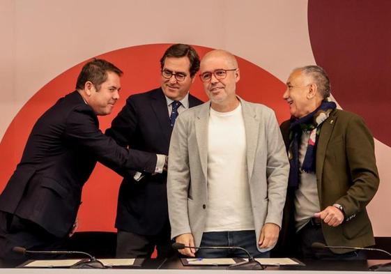 Los presidentes de CEPYME y CEOE, Gerardo Cueva, Antonio Garamendi y Gerardo Cuerva, y los secretarios generales de CCOO y UGT y CCOO, Unai Sordo y Pepe Álvarez.