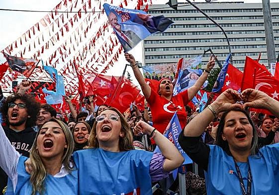 Partidarios del candidato opositor Kemal Kilicdaroglu, en un mitin en Ankara.