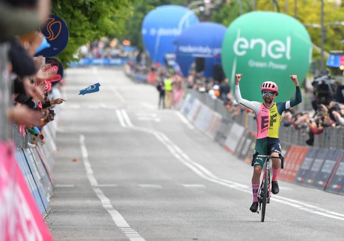 Ben Healy celebra su triunfo