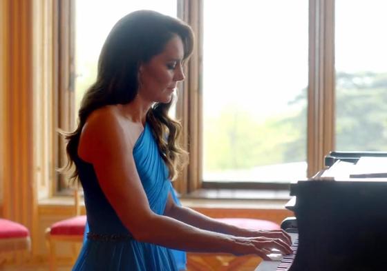 Kate Middleton, al piano.