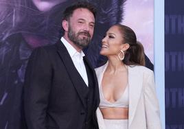 Ben Affleck y Jennifer Lopez en el estreno de 'La madre' en Los Ángeles.